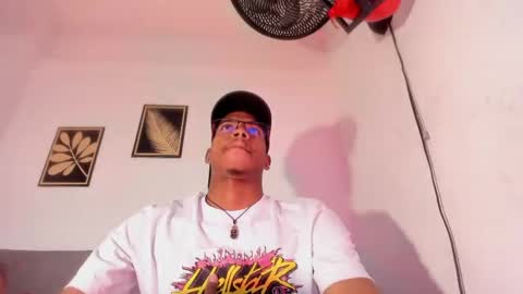criss_zuri online show from April 23, 2026, 12:04 pm