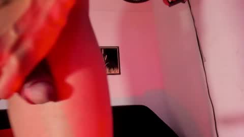 criss_zuri online show from April 23, 2026, 4:09 pm