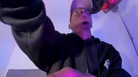 criss_zuri online show from April 28, 2026, 11:59 am