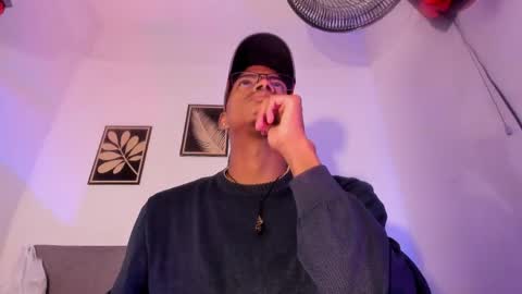 criss_zuri online show from April 29, 2026, 11:58 am