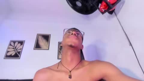 criss_zuri online show from July 27, 2026, 1:07 pm