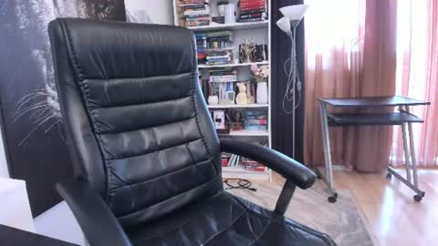 Snapshot of crissnight chatting on July 27, 2026, 8:32 am Twitter Christinne p online show from July 27, 2026, 8:32 am
