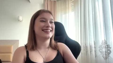 Snapshot of crissymemo chatting on June 15, 2026, 3:03 pm crissymemo online show from June 15, 2026, 3:03 pm
