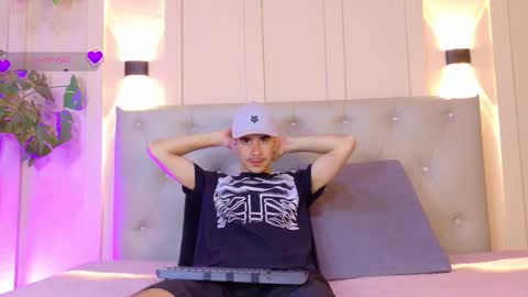 cristal_antoni online show from February 20, 2026, 7:43 am