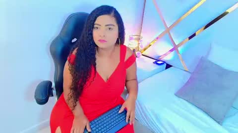 Snapshot of cristal_curly_ chatting on July 24, 2026, 11:41 am C R I S T A L online show from July 24, 2026, 11:41 am