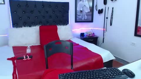 cristal_deep online show from June 27, 2026, 10:04 pm