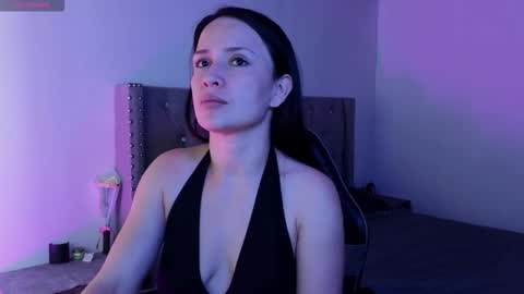  Alejandra from Wednesday to Saturday from 1000 pm to 400 am Colombian hour online show from November 28, 2025, 7:22 am