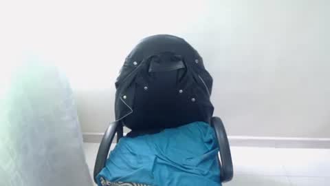 Snapshot of cristal_jayan chatting on December 4, 2025, 5:10 pm HI online show from December 4, 2025, 5:10 pm