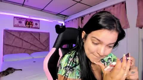 cristal_smith20 online show from April 27, 2026, 11:30 am
