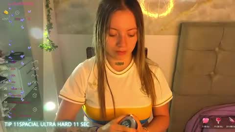 Snapshot of cristal_v_ chatting on July 4, 2026, 4:29 am Cristal online show from July 4, 2026, 4:29 am