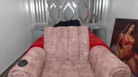 Snapshot of cristalbeautiful1 chatting on December 14, 2024, 10:07 pm Natalie online show from December 14, 2024, 10:07 pm