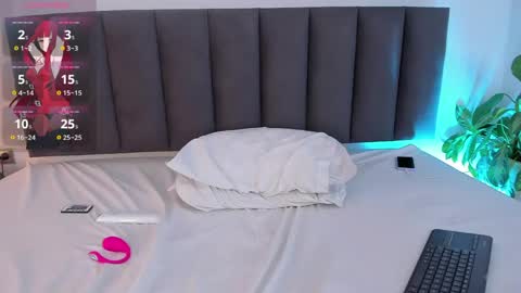 cristalfoxy_ online show from June 4, 2026, 9:32 pm