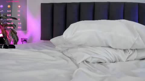 cristalfoxy_ online show from July 23, 2026, 1:58 am