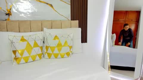 cristal walker online show from February 4, 2026, 10:32 am