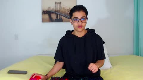 Snapshot of cristian_suarezz chatting on February 25, 2025, 12:58 am online show from February 25, 2025, 12:58 am