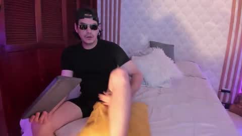 Cris  Pame online show from December 15, 2025, 3:33 am