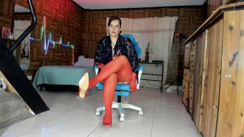 Snapshot of cristinavanegas chatting on June 7, 2026, 10:46 pm Julieta online show from June 7, 2026, 10:46 pm