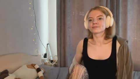 Snapshot of cristinekondo chatting on March 31, 2026, 1:33 pm Marry online show from March 31, 2026, 1:33 pm
