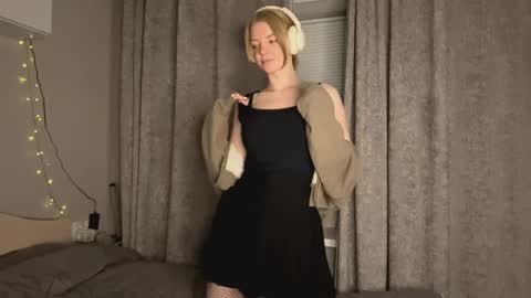 Snapshot of cristinekondo chatting on April 1, 2026, 5:32 pm Marry online show from April 1, 2026, 5:32 pm
