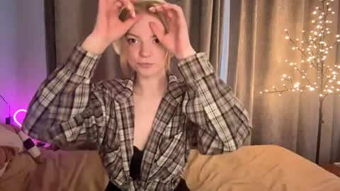 Snapshot of cristinekondo chatting on April 9, 2026, 3:17 pm Marry online show from April 9, 2026, 3:17 pm