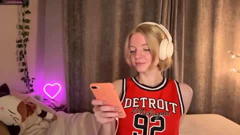 Snapshot of cristinekondo chatting on May 14, 2026, 6:37 pm Marry online show from May 14, 2026, 6:37 pm