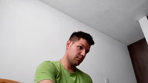 cristopher3042 online show from February 9, 2025, 3:01 pm