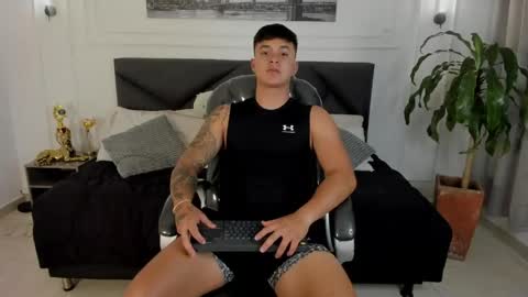 Snapshot of cristopher_strong chatting on May 13, 2026, 11:18 am Cristopher online show from May 13, 2026, 11:18 am