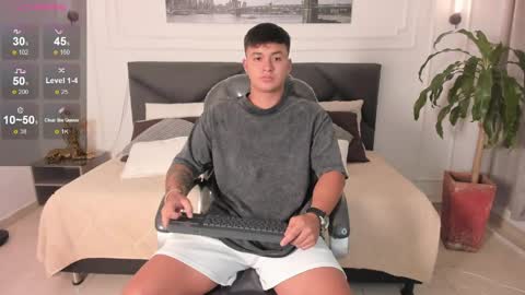 Snapshot of cristopher_strong chatting on May 17, 2026, 1:40 pm Cristopher online show from May 17, 2026, 1:40 pm