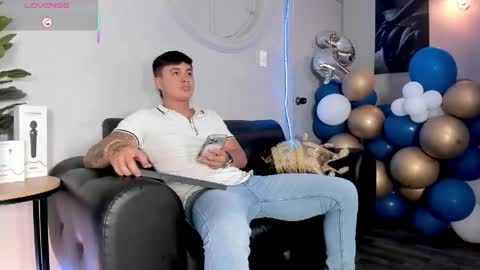 Snapshot of cristopher_strong chatting on May 22, 2026, 1:06 pm Cristopher online show from May 22, 2026, 1:06 pm