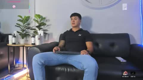 Snapshot of cristopher_strong chatting on June 2, 2026, 1:35 pm Cristopher online show from June 2, 2026, 1:35 pm