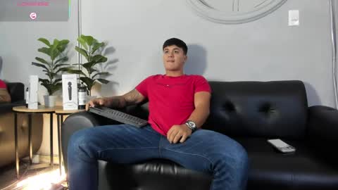 Snapshot of cristopher_strong chatting on June 3, 2026, 2:33 pm Cristopher online show from June 3, 2026, 2:33 pm