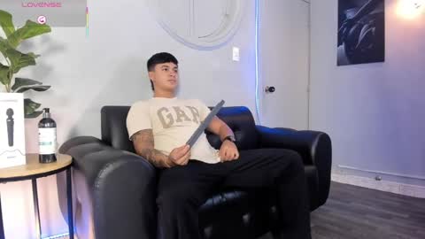 Snapshot of cristopher_strong chatting on June 4, 2026, 2:23 pm Cristopher online show from June 4, 2026, 2:23 pm