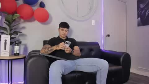 Snapshot of cristopher_strong chatting on June 19, 2026, 11:58 am Cristopher online show from June 19, 2026, 11:58 am