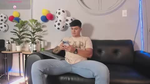 Snapshot of cristopher_strong chatting on July 1, 2026, 12:40 pm Cristopher online show from July 1, 2026, 12:40 pm