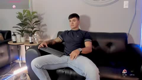 Snapshot of cristopher_strong chatting on July 15, 2026, 1:27 pm Cristopher online show from July 15, 2026, 1:27 pm