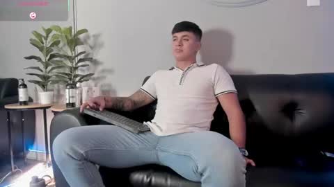 Snapshot of cristopher_strong chatting on July 23, 2026, 2:04 pm Cristopher online show from July 23, 2026, 2:04 pm