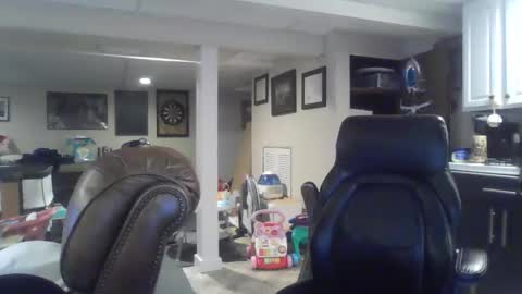 Snapshot of crm400 chatting on November 7, 2025, 1:16 am billybasement online show from November 7, 2025, 1:16 am