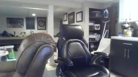 Snapshot of crm400 chatting on December 19, 2025, 3:24 am billybasement online show from December 19, 2025, 3:24 am