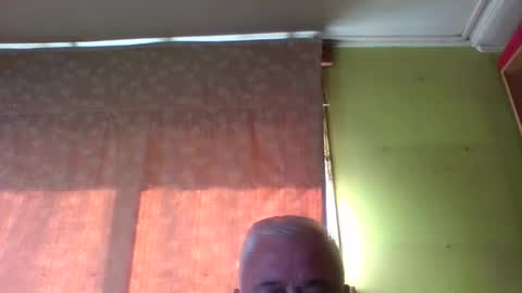 Snapshot of crmperez chatting on April 1, 2026, 6:05 pm crmperez online show from April 1, 2026, 6:05 pm