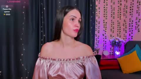 Snapshot of cross_the_line chatting on July 8, 2026, 5:23 am xx Amina xx online show from July 8, 2026, 5:23 am