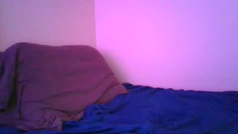 Snapshot of crush380 chatting on December 6, 2024, 11:25 pm Crush380 online show from December 6, 2024, 11:25 pm