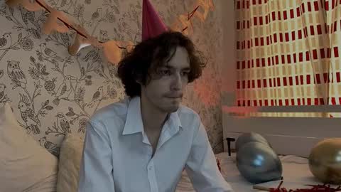 crybae0 online show from March 13, 2026, 7:04 am