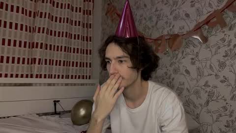 crybae0 online show from March 13, 2026, 9:43 pm