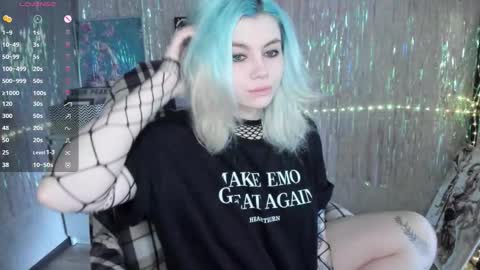 Snapshot of cryptobjgirlv2 chatting on October 28, 2025, 10:41 am Lilith online show from October 28, 2025, 10:41 am