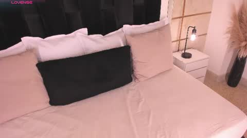 Snapshot of crysta_lrose_ chatting on June 27, 2026, 3:44 am Crystal Rose online show from June 27, 2026, 3:44 am