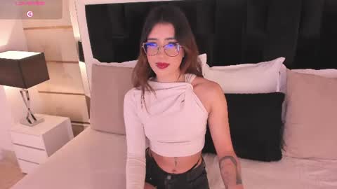 Snapshot of crysta_lrose_ chatting on August 1, 2026, 3:39 am Crystal Rose online show from August 1, 2026, 3:39 am