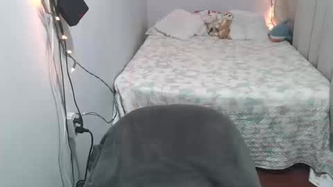 Snapshot of crystal_1991 chatting on September 17, 2025, 4:14 am CRYSTAL 1991 online show from September 17, 2025, 4:14 am