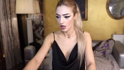 Snapshot of crystal_angel1 chatting on January 1, 2025, 1:05 pm Crys online show from January 1, 2025, 1:05 pm