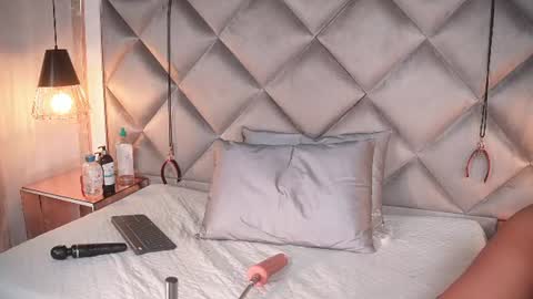 crystal_gilton online show from July 28, 2026, 7:39 pm