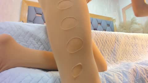 crystal_sm online show from February 12, 2026, 3:23 am